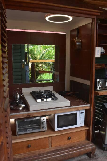 Holiday home The Red And Hawaiian Pond Garden Paradise!