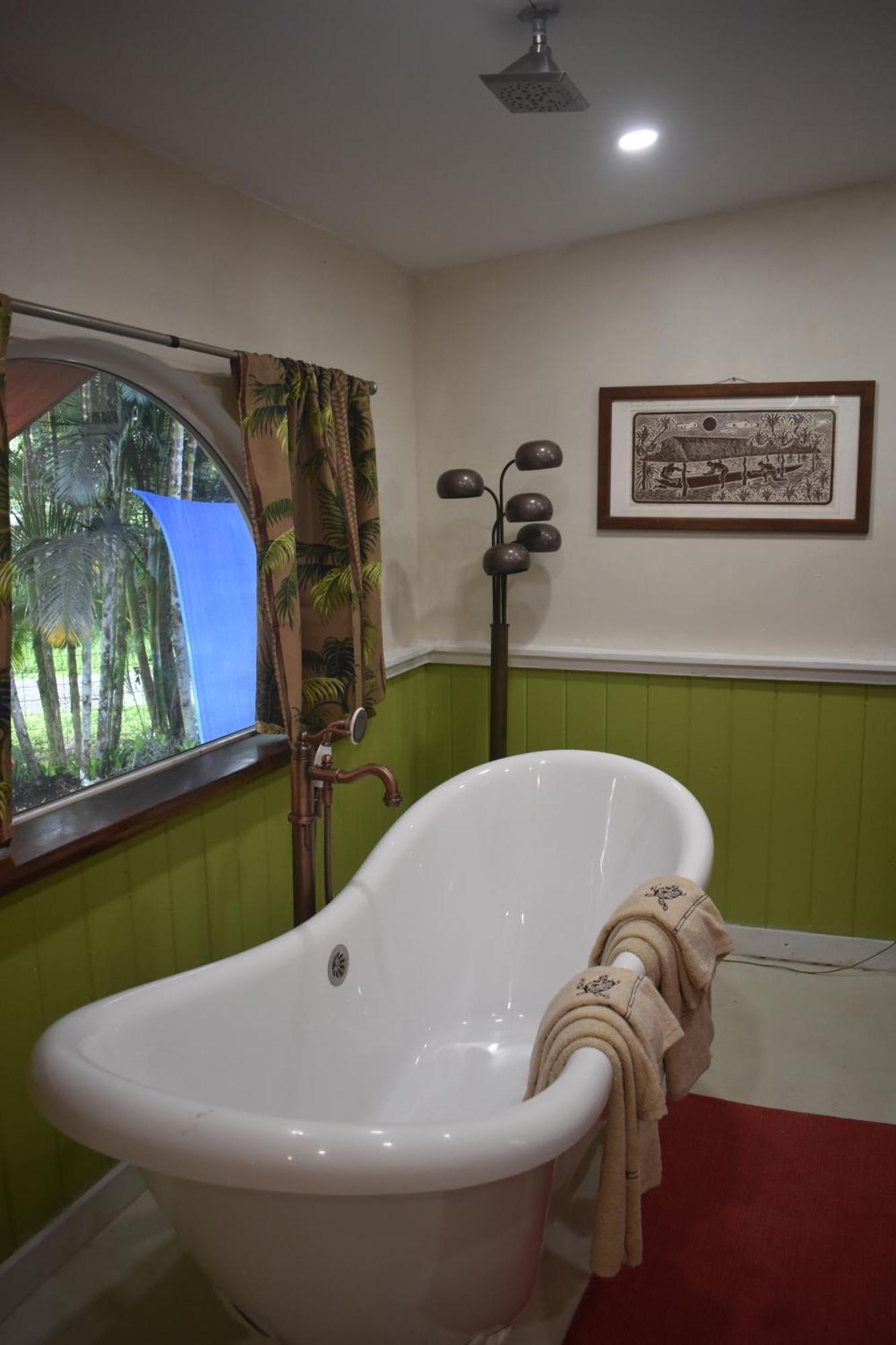 Holiday home The Red And Hawaiian Pond Garden Paradise! Keaau