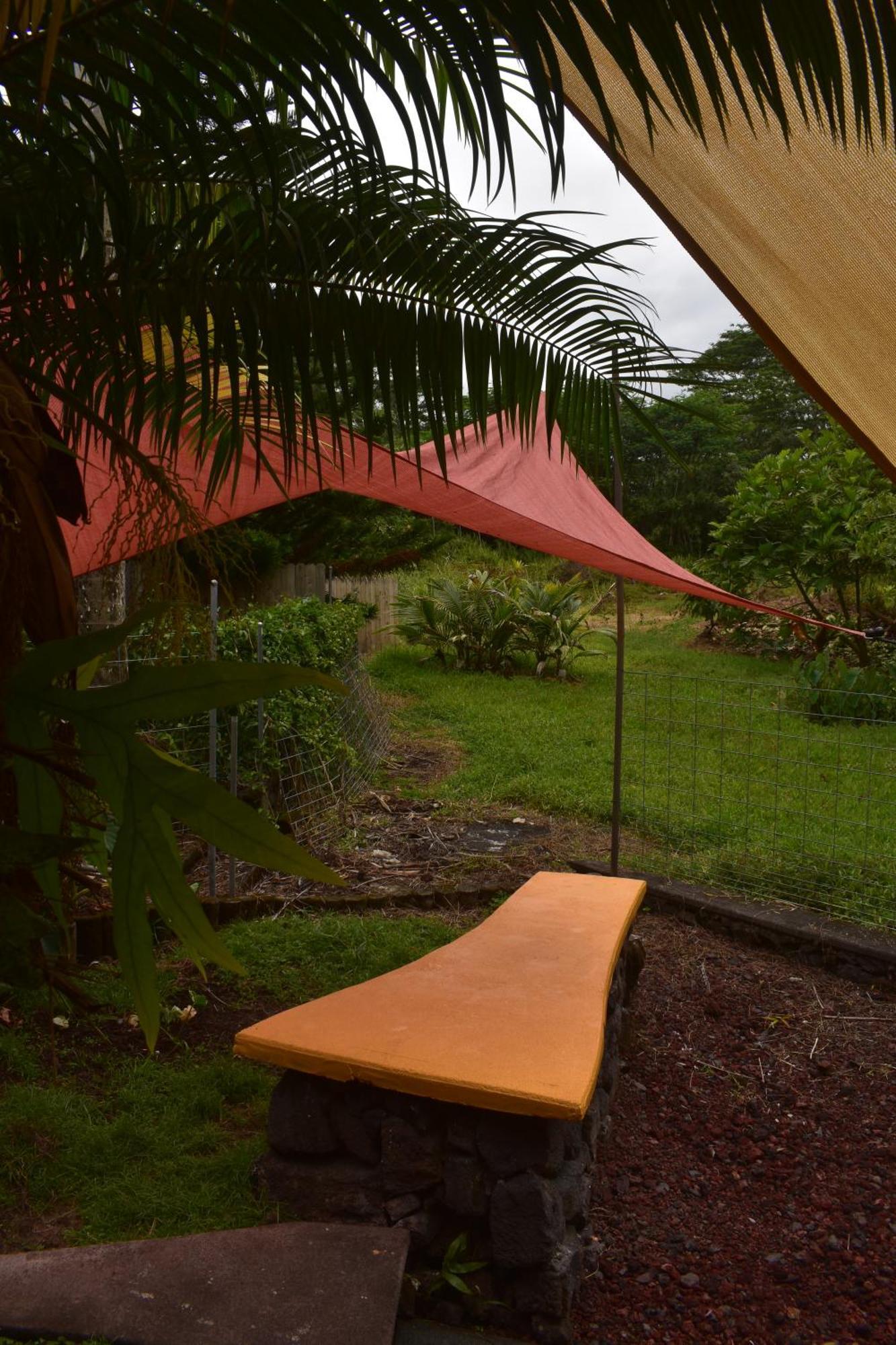 The Red And Hawaiian Pond Garden Paradise! Holiday home Keaau